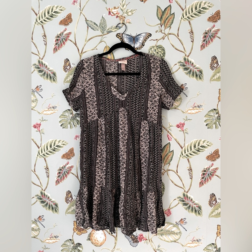 Black and white floral pattern tiered dress